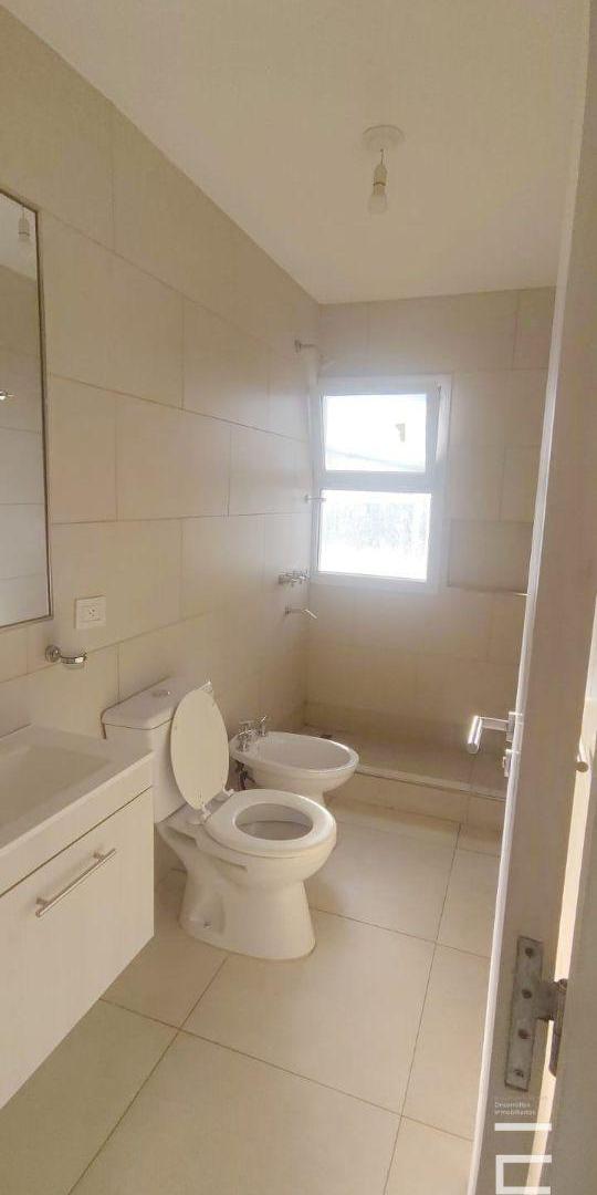 Foto de Departamento en alquiler c/ cochera en Zona Sur, imagen 3