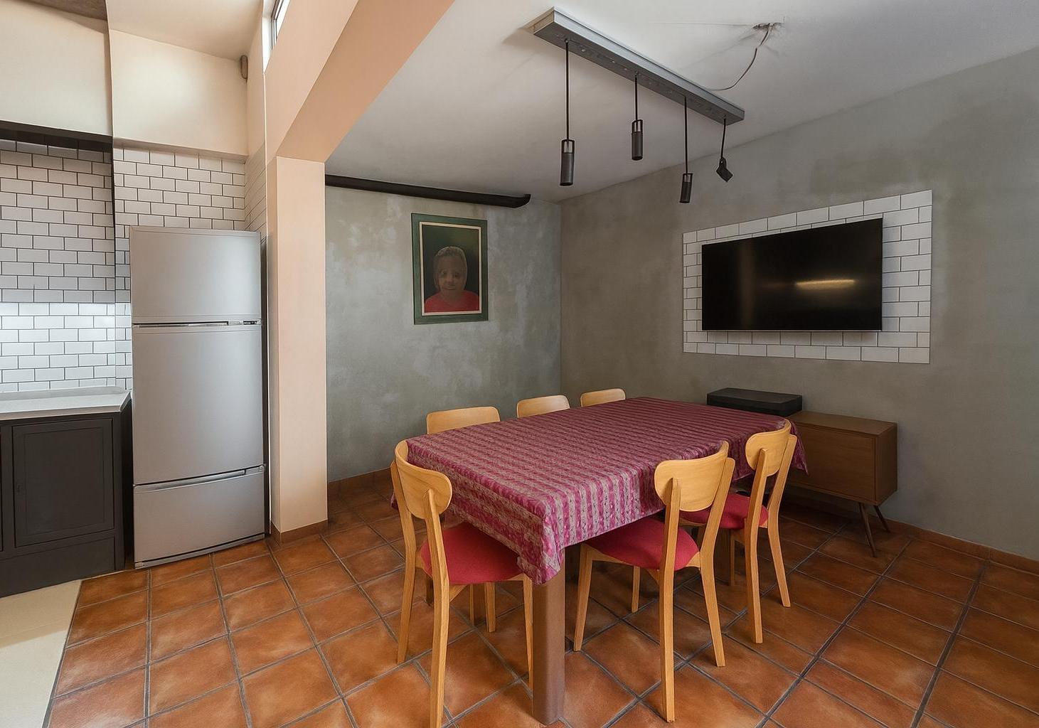 Foto de Casa en venta 2 dormitorios mas comodin c/ patio y cochera, imagen 2