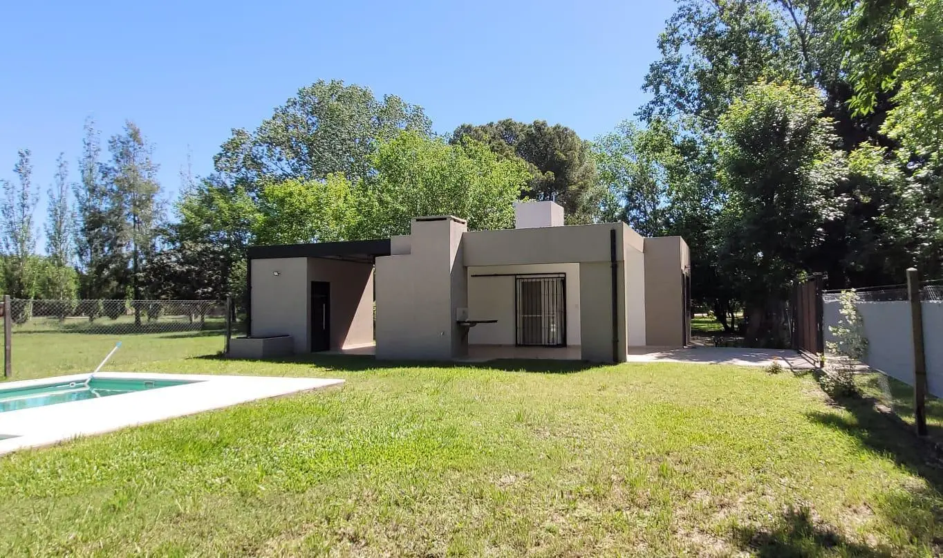 Venta de casa de 3 dormitorios con Piscina - Funes 4