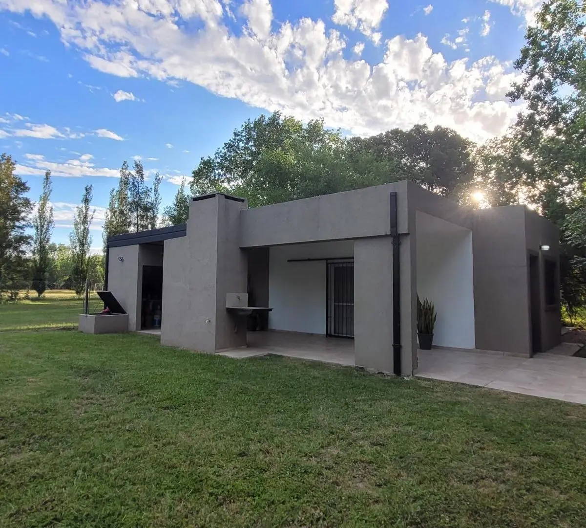 Venta de casa de 3 dormitorios con Piscina - Funes 2