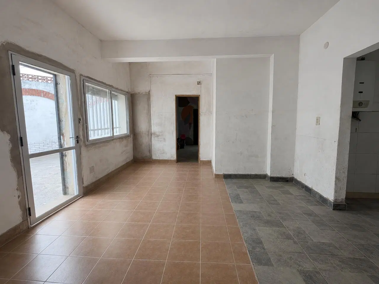 Casa en venta 2 dormitorios c/ cochera y patio Barrio Matheu 1