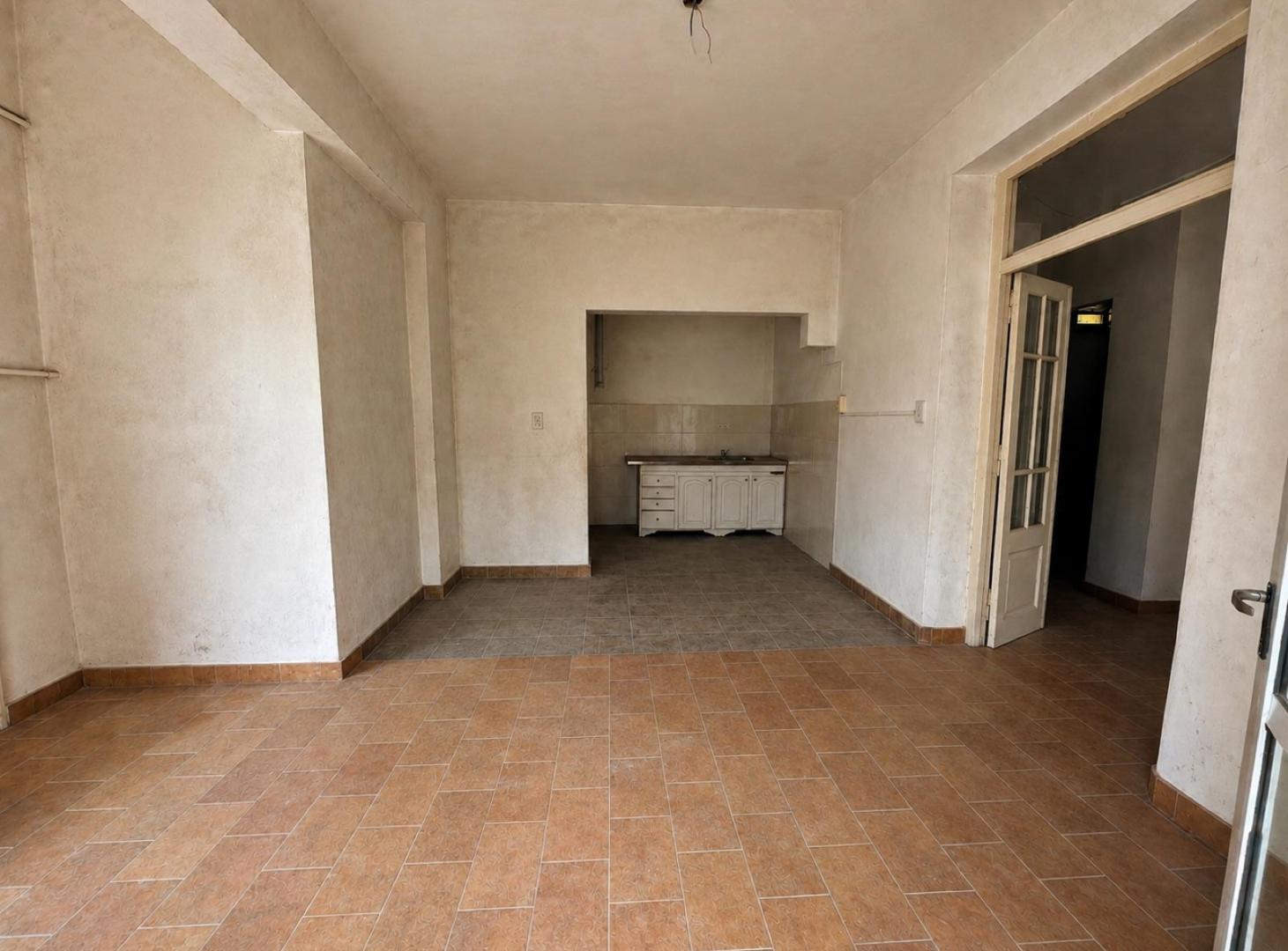 Foto de Casa en venta 2 dormitorios c/ cochera y patio Barrio Matheu, imagen 3