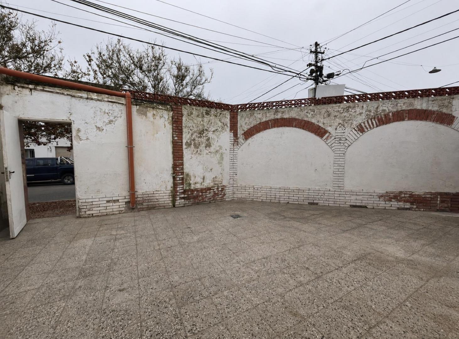 Foto de Casa en venta 2 dormitorios c/ cochera y patio Barrio Matheu, imagen 1