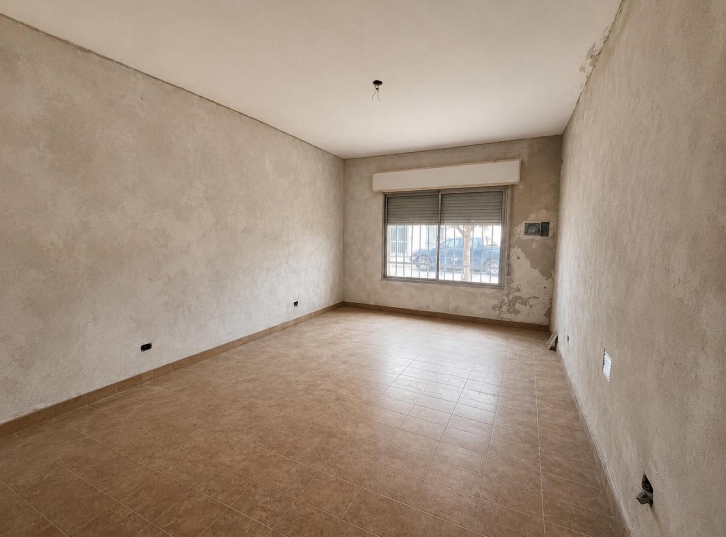 Foto de Casa en venta 2 dormitorios c/ cochera y patio Barrio Matheu, imagen 5