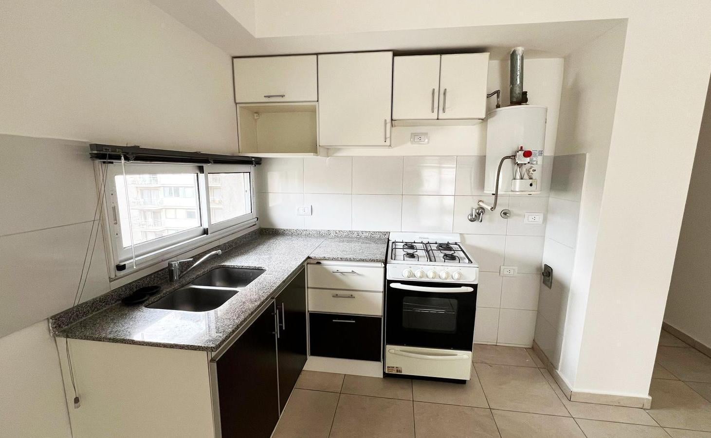 Foto de Monoambiente Dividido - Piso 7 con Balcón - San Martín al 1600, imagen 4