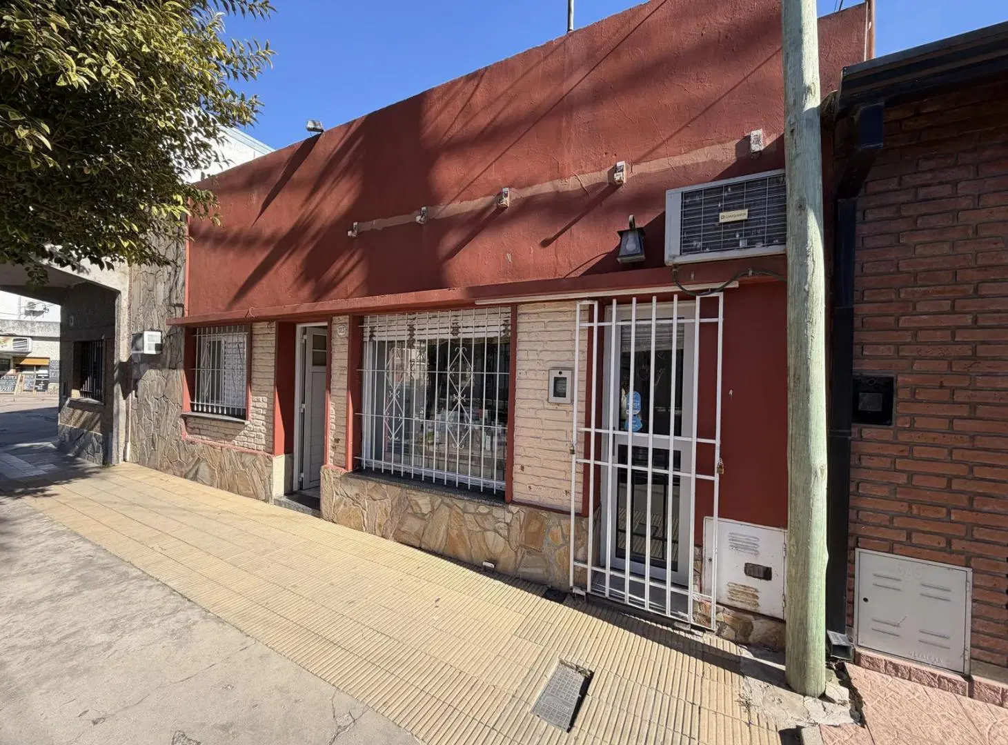Casa + local comercial + 2 dormitorios + Santa Fe 5