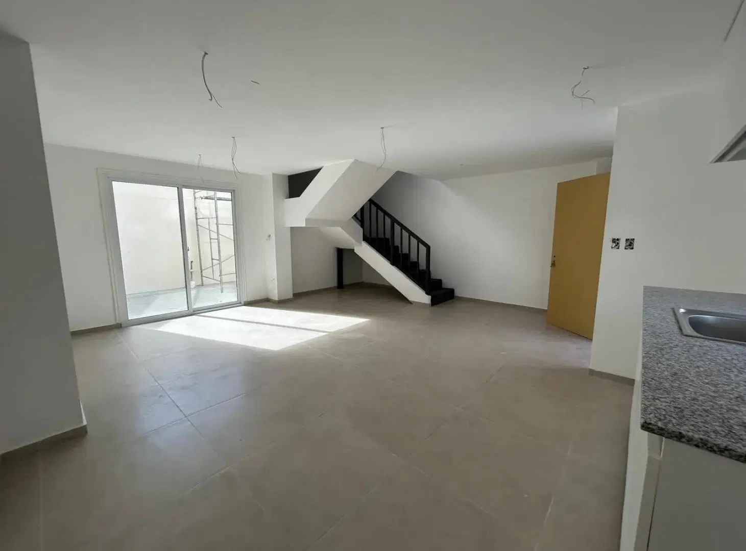 Alquiler Casa Dúplex a Estrenar, 2 Dormitorios en Malvin Norte (con garaje) 3
