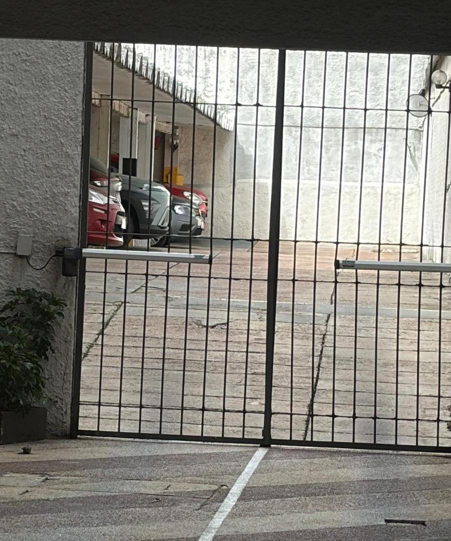 Foto de Vendo Cochera con renta, en Pocitos, imagen 2