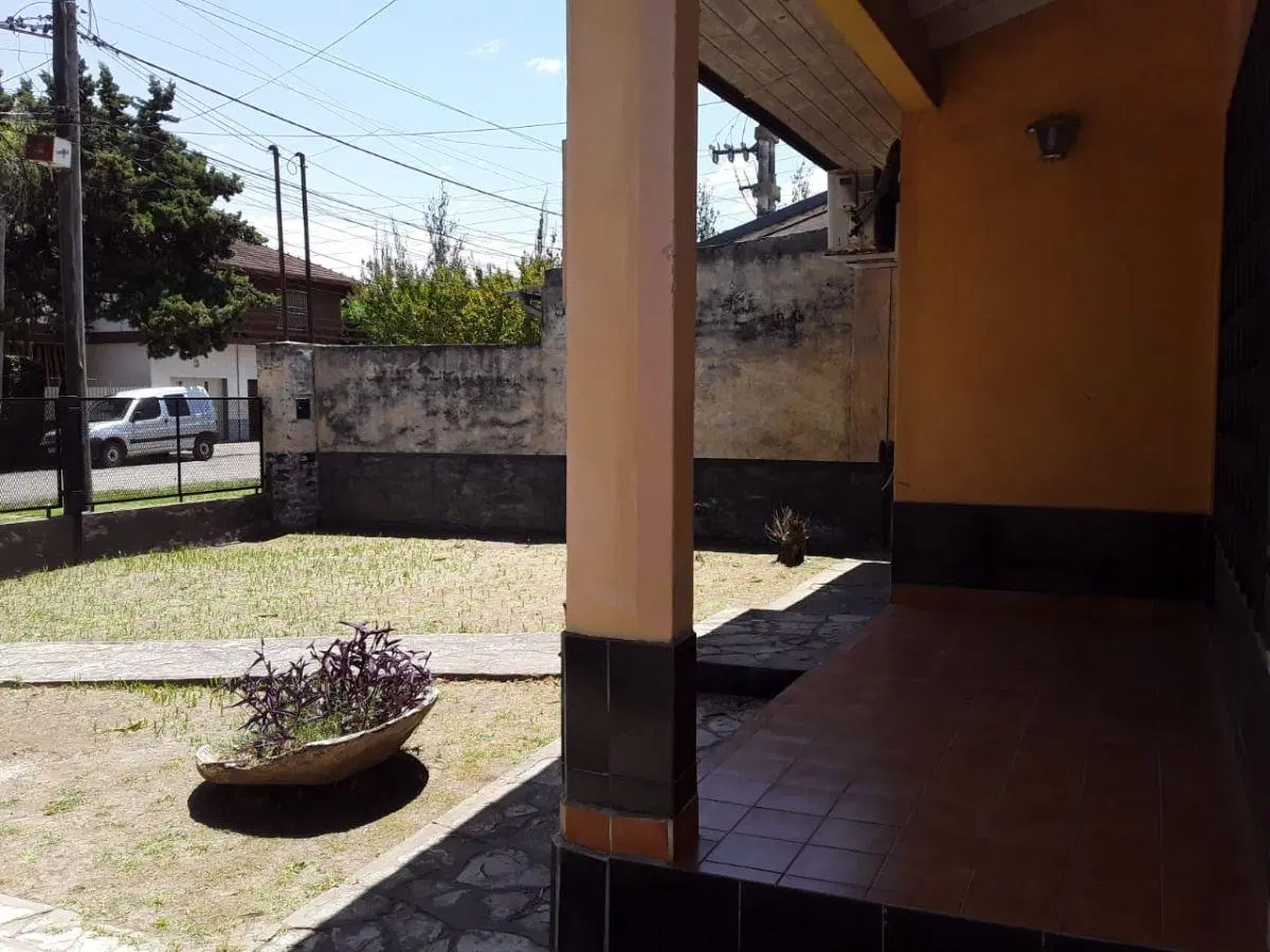 venta casa centrica La Reja Norte 3