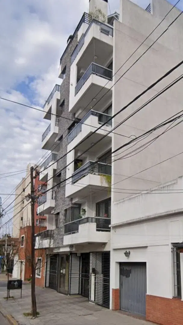 VENTA COCHERA EN PLANTA BAJA EN CASEROS 1