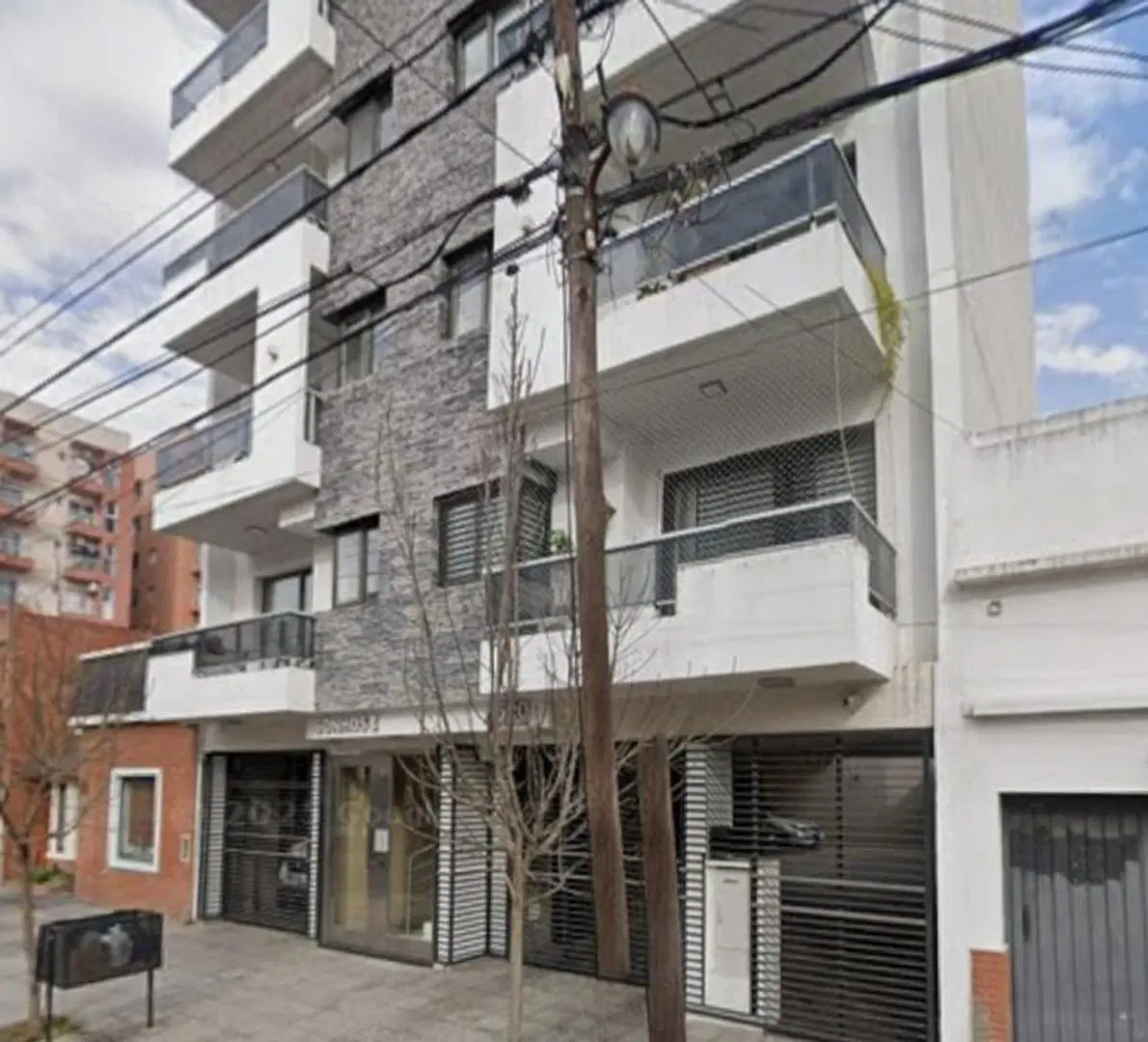 VENTA COCHERA EN PLANTA BAJA EN CASEROS 2