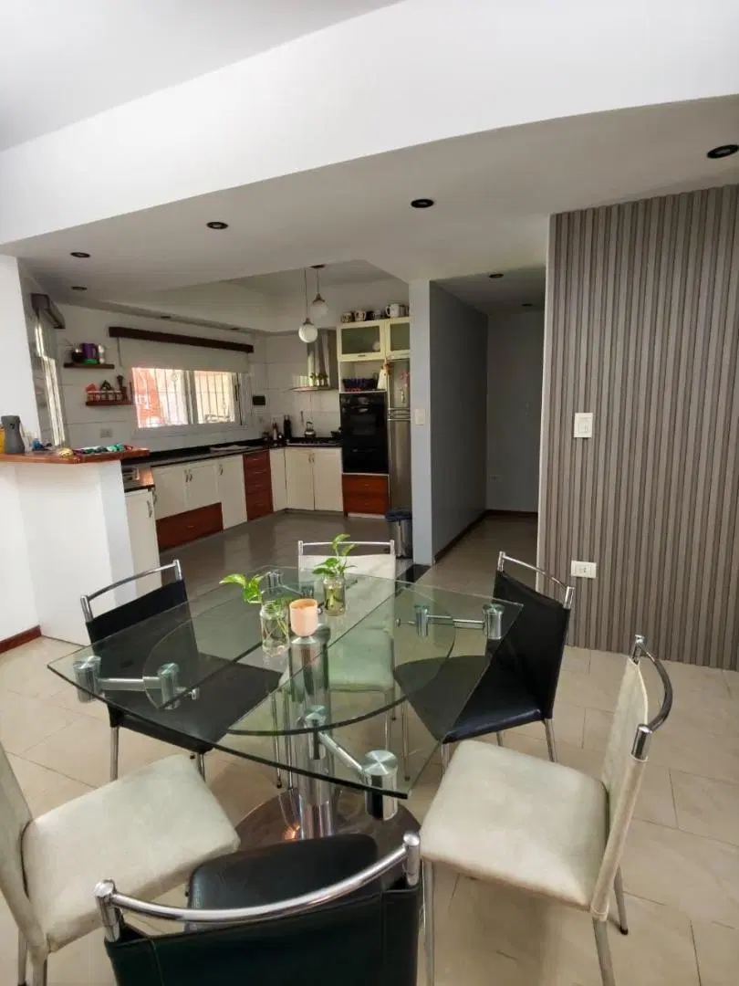 Venta Casa 3 Amb con Pileta,Jardin y Parrila en Monte Grande 2
