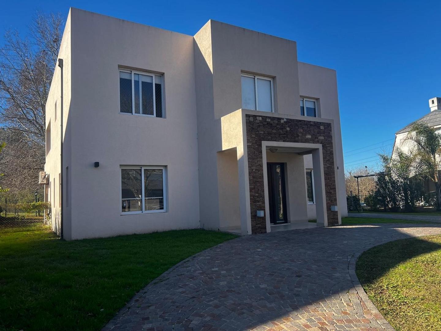 Foto de Venta Casa Barrio Septiembre de 6 Ambientes, imagen 1