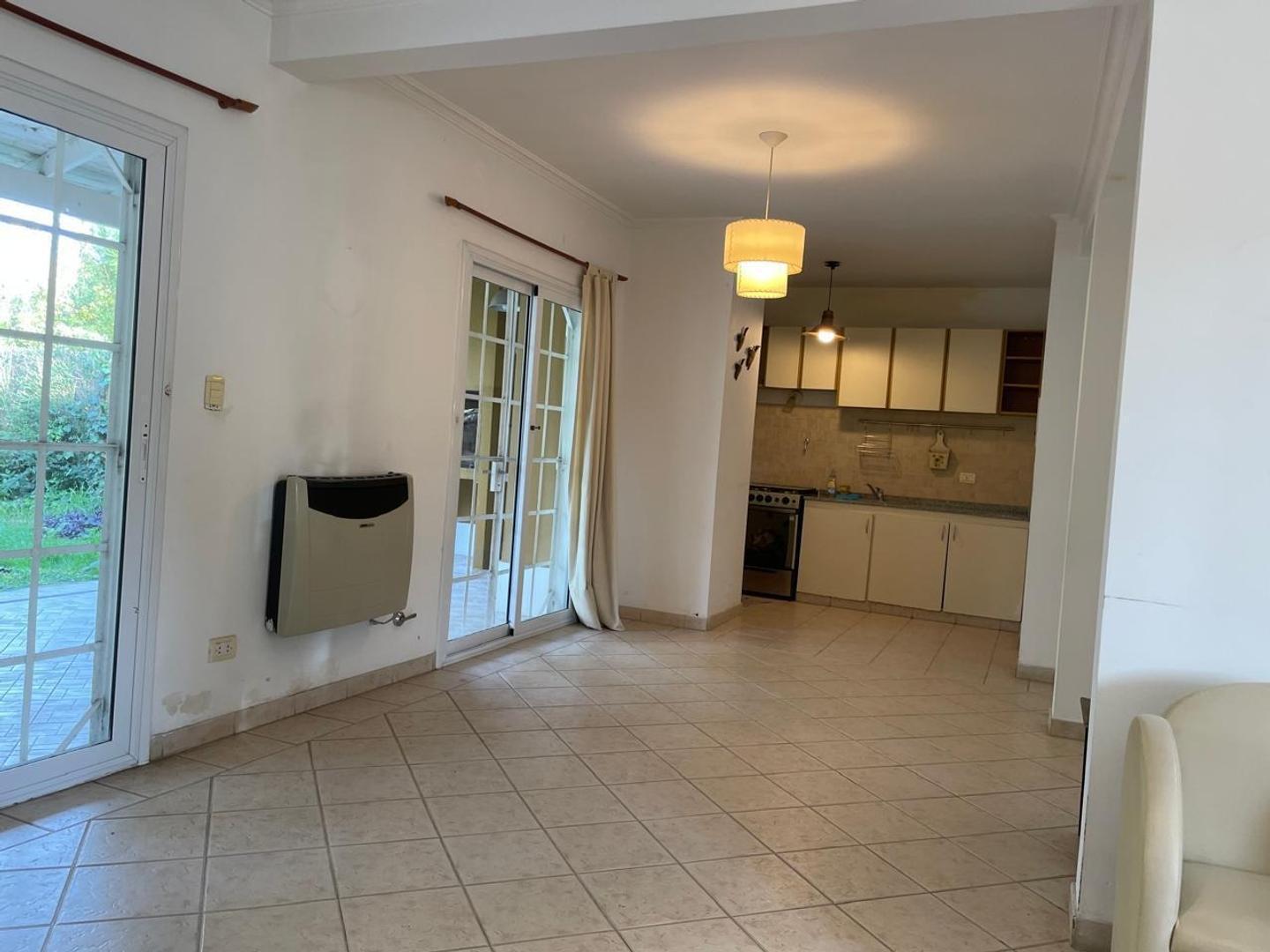 Foto de VENTA CASA 6 AMB EN JARDINES DE ESCOBAR-PILETA -COCH-QUINCHO, imagen 2