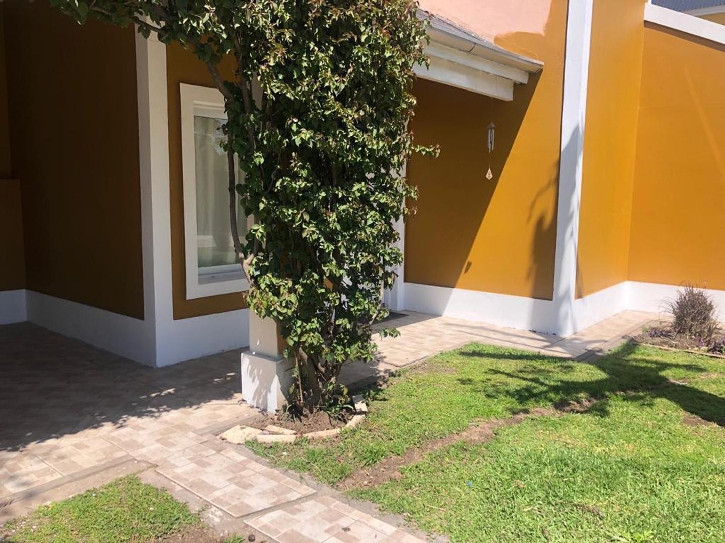 Foto de VENTA CASA 6 AMB EN JARDINES DE ESCOBAR-PILETA -COCH-QUINCHO, imagen 4