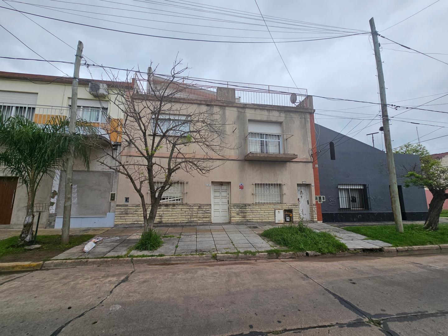 Foto de VENTA PROPIEDAD 3 UNIDADES EN BLOQUE Y POTENCIAL- CARAPACHAY, imagen 2