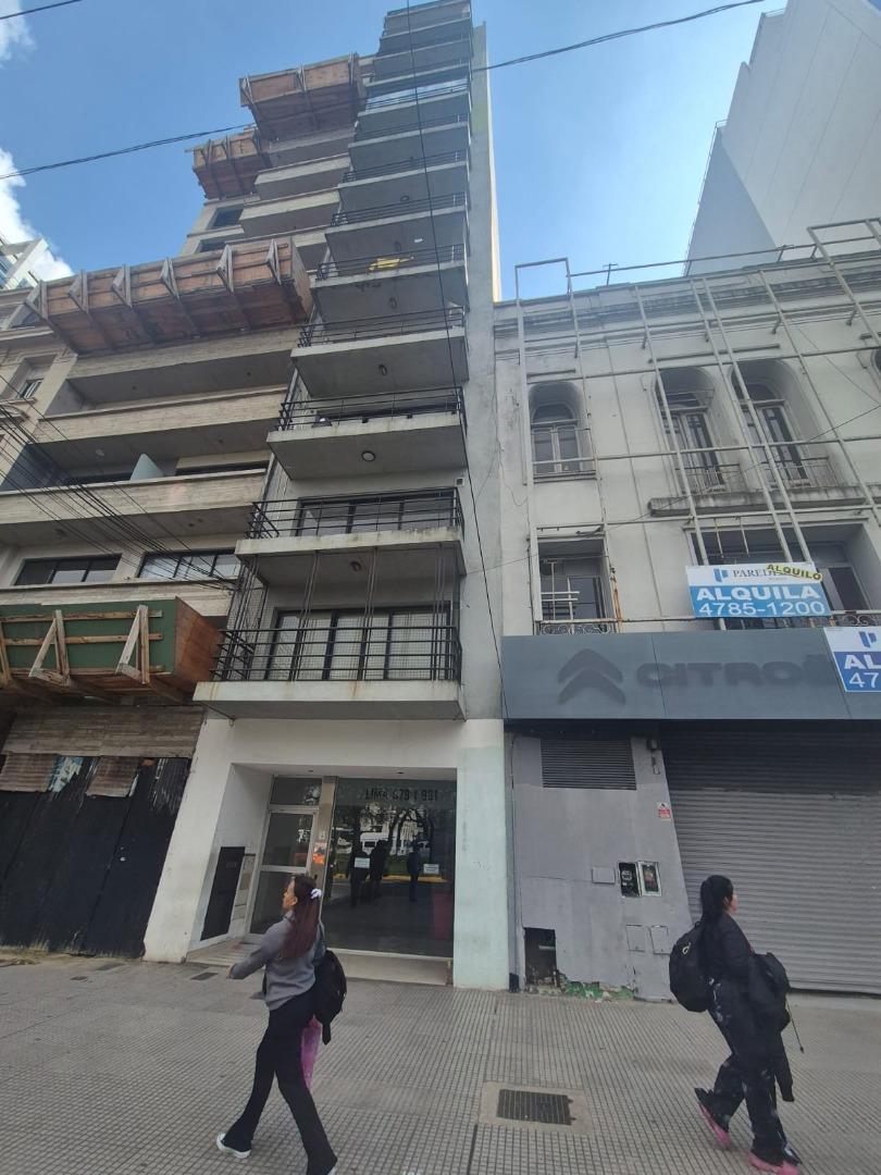Foto de VENTA DEPARTAMENTO 2 AMBIENTES SEMIPISO EN BALVANERA, imagen 2