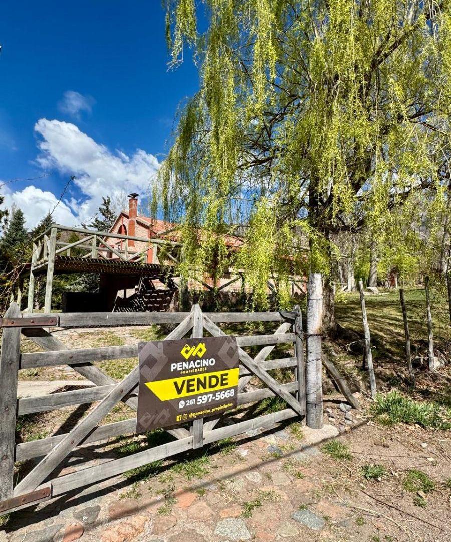 Casa de 2 dormitorios con 1484 m² de terreno en venta en Potrerillos