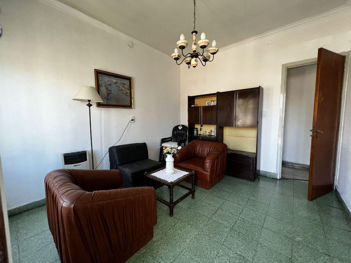 Casa con patio y cochera