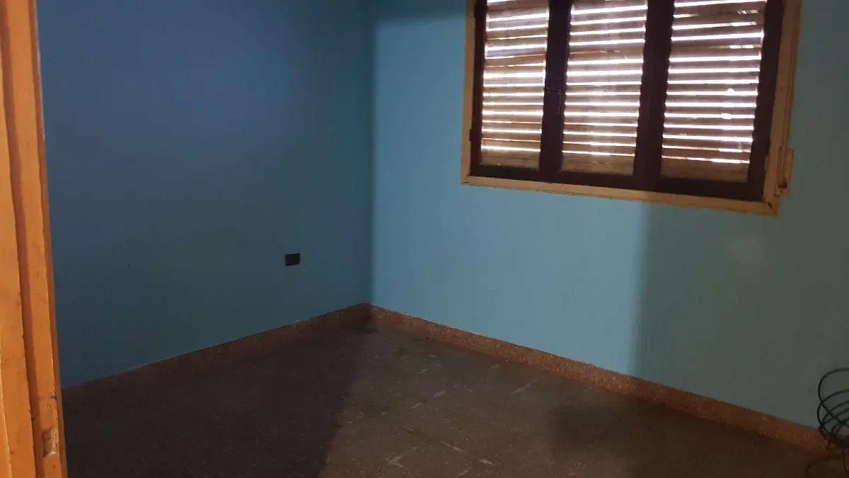 Casa a refaccionar, con fondo 3