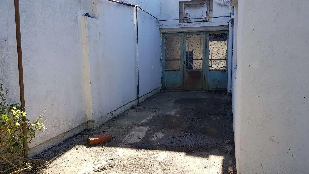 Casa a refaccionar, con fondo 2