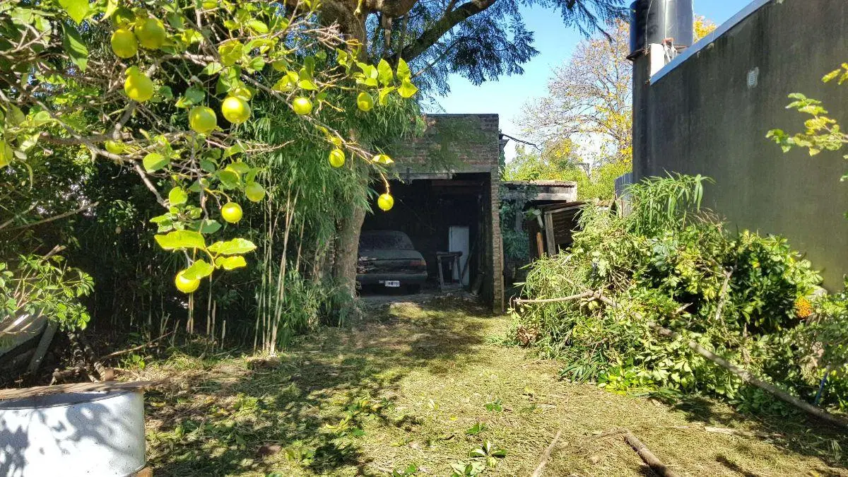 Casa a refaccionar, con fondo 4
