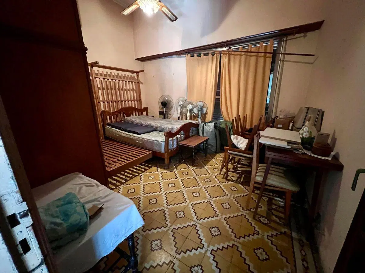 Muy linda casa con cochera y verde 1
