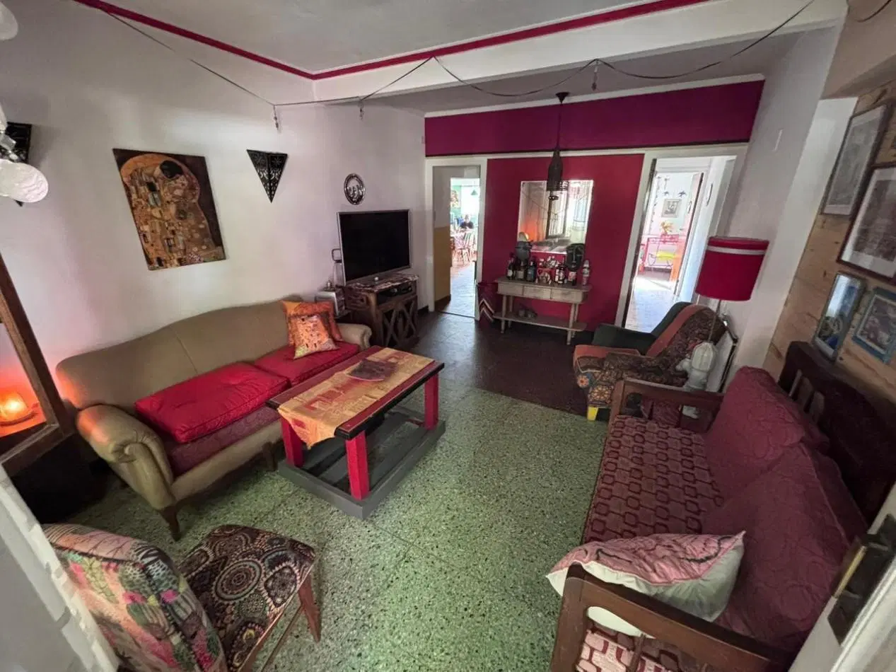 CASA 4 AMBIENTES CON COCHERA .PARQUE LURO 3