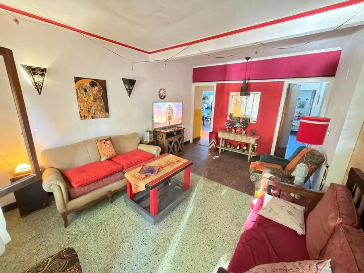CASA 4 AMBIENTES CON COCHERA .PARQUE LURO 5