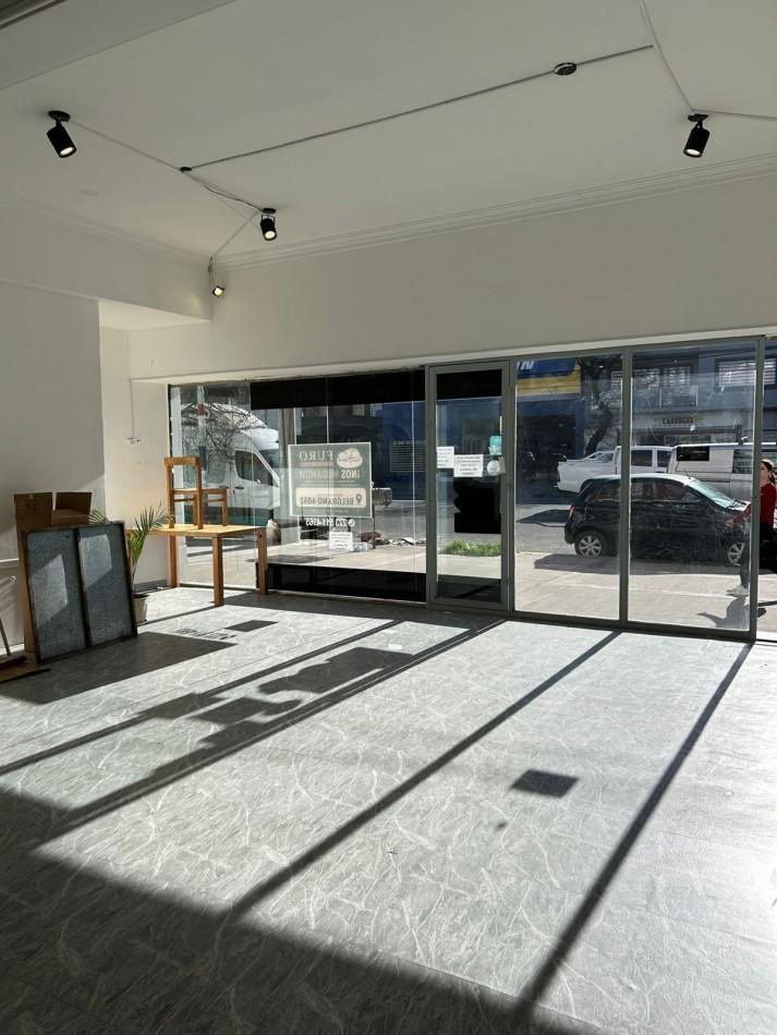 Foto de LOCAL COMERCIAL A LA CALLE CON SOTANO. MACROCENTRO, imagen 1