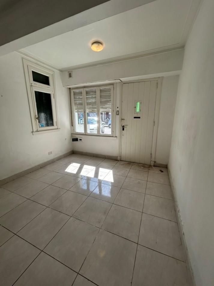 Foto de DOS PH EN BLOCK. 3 Y 4 AMBIENTES. ENTRADA PARA AUTO. SAN JOSE., imagen 4