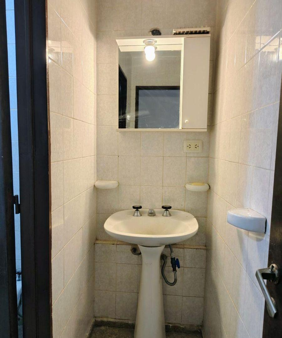 Foto de ALQUILER DE DEPARTAMENTO UBICADO EN CALLE JUJUY 122 P4 DEPTO E B°CENTRO, imagen 4
