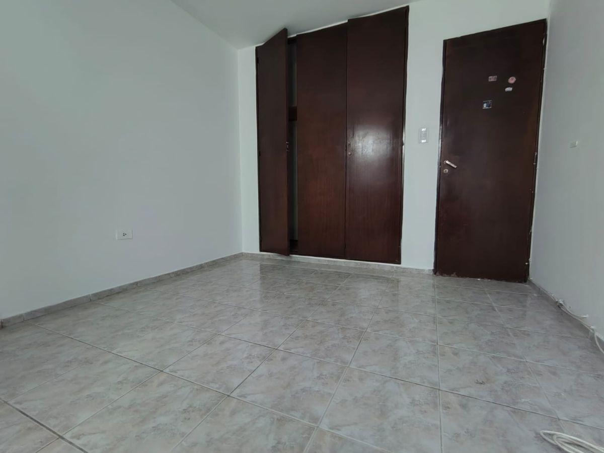 Foto de ALQUILER DE DEPARTAMENTO UBICADO EN CALLE JUJUY 122 P4 DEPTO E B°CENTRO, imagen 5