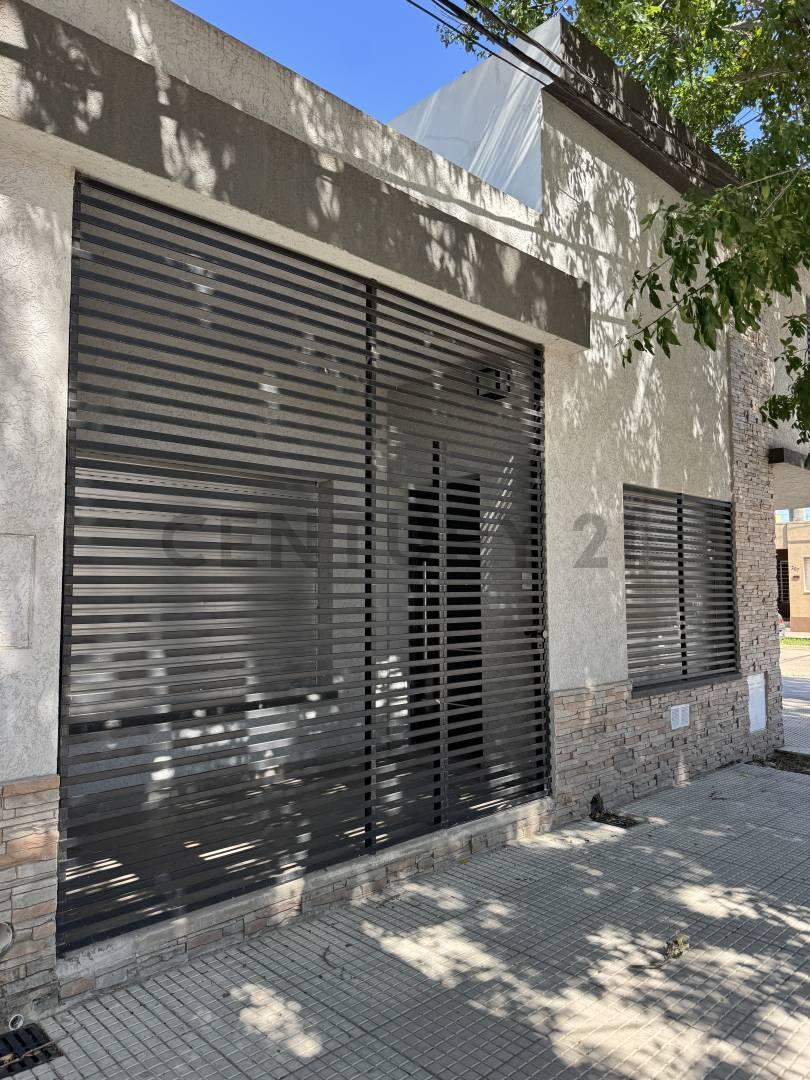 VENDE - Casa céntrica a metros del parque