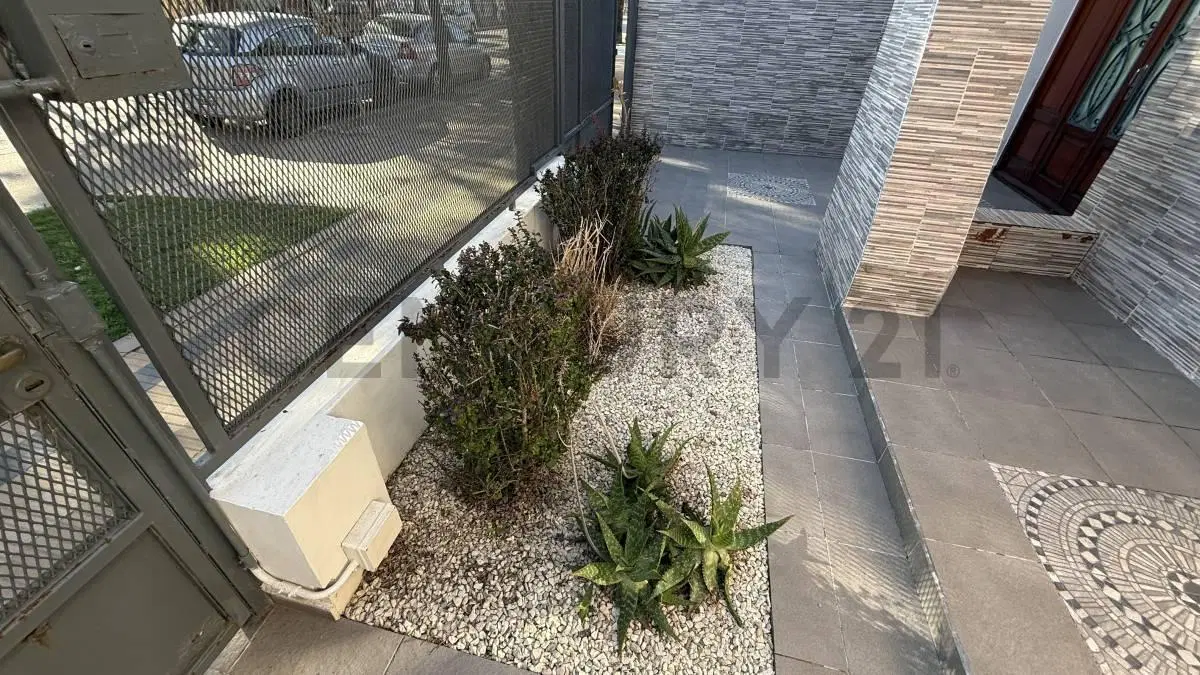 Excelente propiedad en venta sobre importante avenida, pleno centro 3