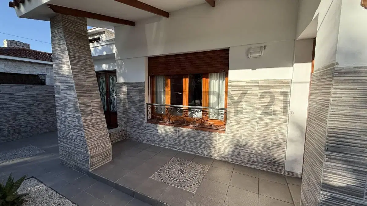 Excelente propiedad en venta sobre importante avenida, pleno centro 2