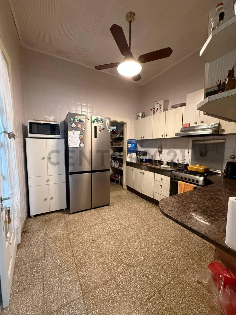 Foto de VENTA DE HERMOSA CASA DE 3 HABITACIONES CON PILETA Y COCHERA EN EL CENTRO DE VENADO TUERTO, imagen 4