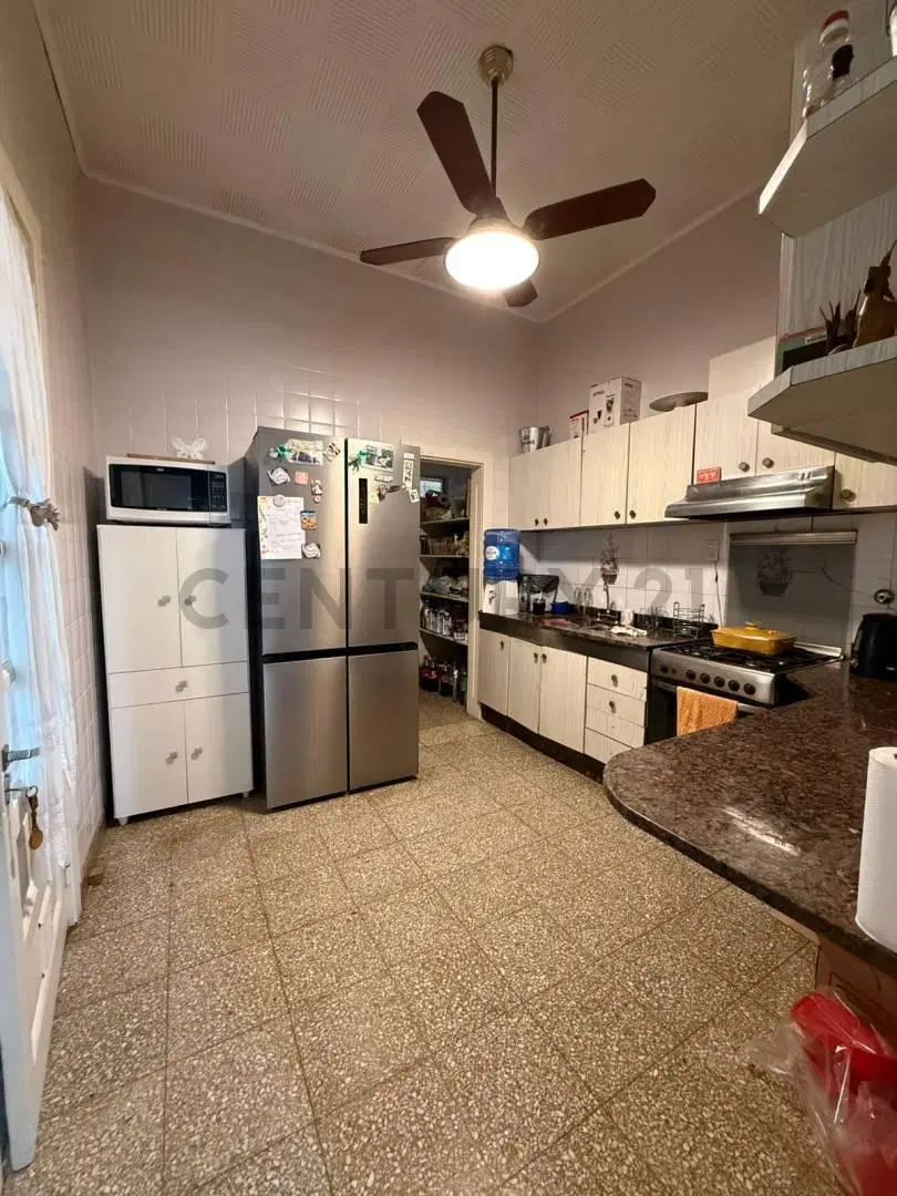 VENTA DE HERMOSA CASA DE 3 HABITACIONES CON PILETA Y COCHERA EN EL CENTRO DE VENADO TUERTO 4