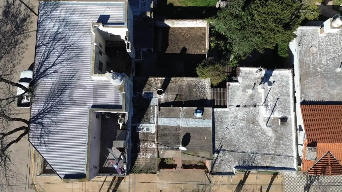 VENTA – CASA A RECICLAR SOBRE IMPORTANTE AVENIDA 1