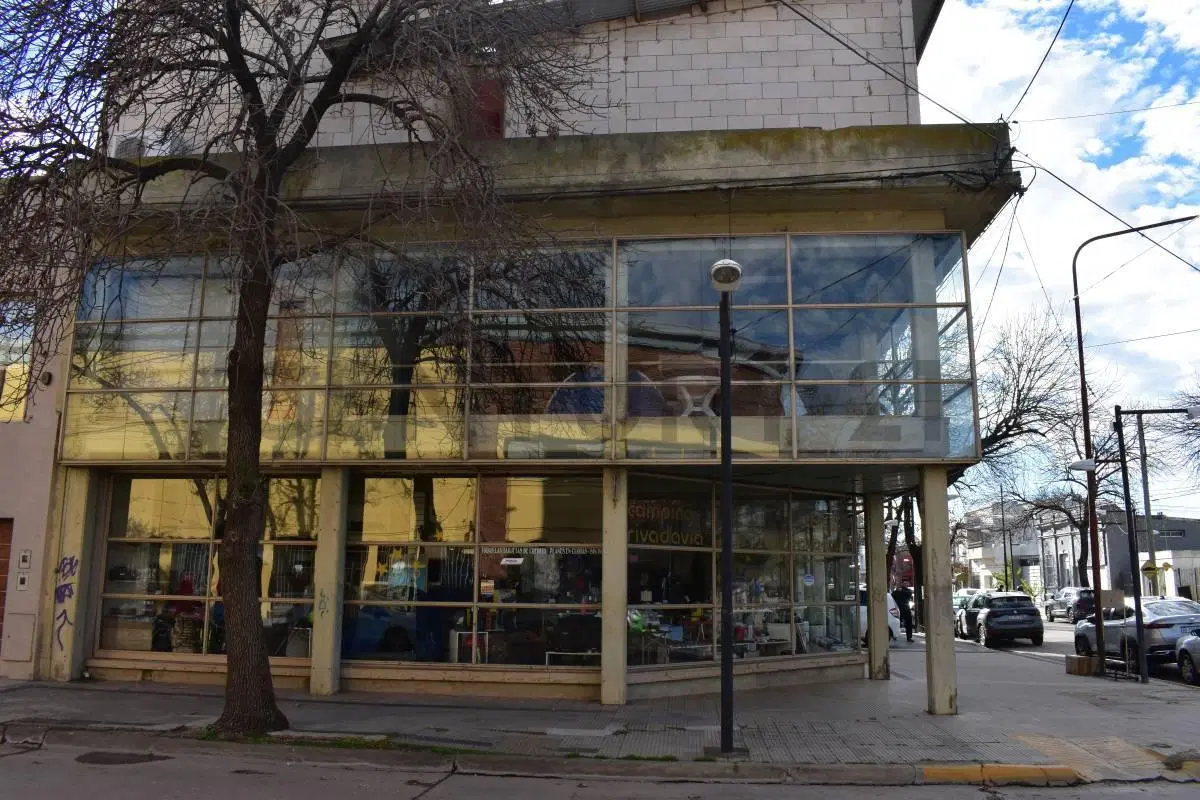 LOCAL COMERCIAL EN VENTA | ESQUINA ESTRATÉGICA EN VENADO TUERTO 3