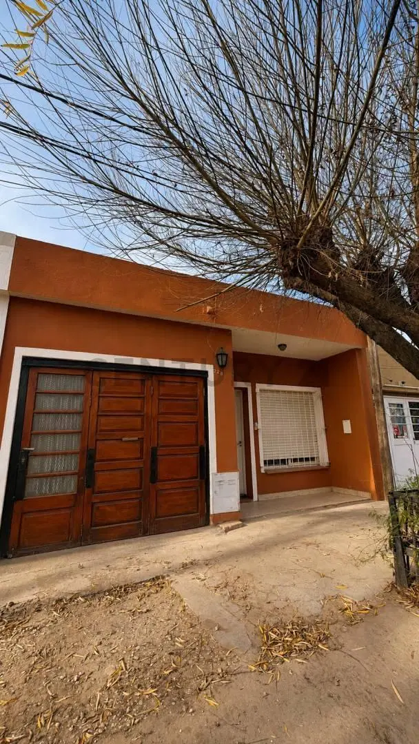 Casa en venta con cochera y patio | Derqui 518, Venado Tuerto 1