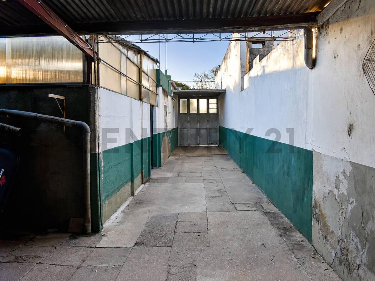 Foto de Casa de 3 dormitorios con cochera y galpón - Mauipu y Azcuenaga, Venado Tuerto., imagen 3