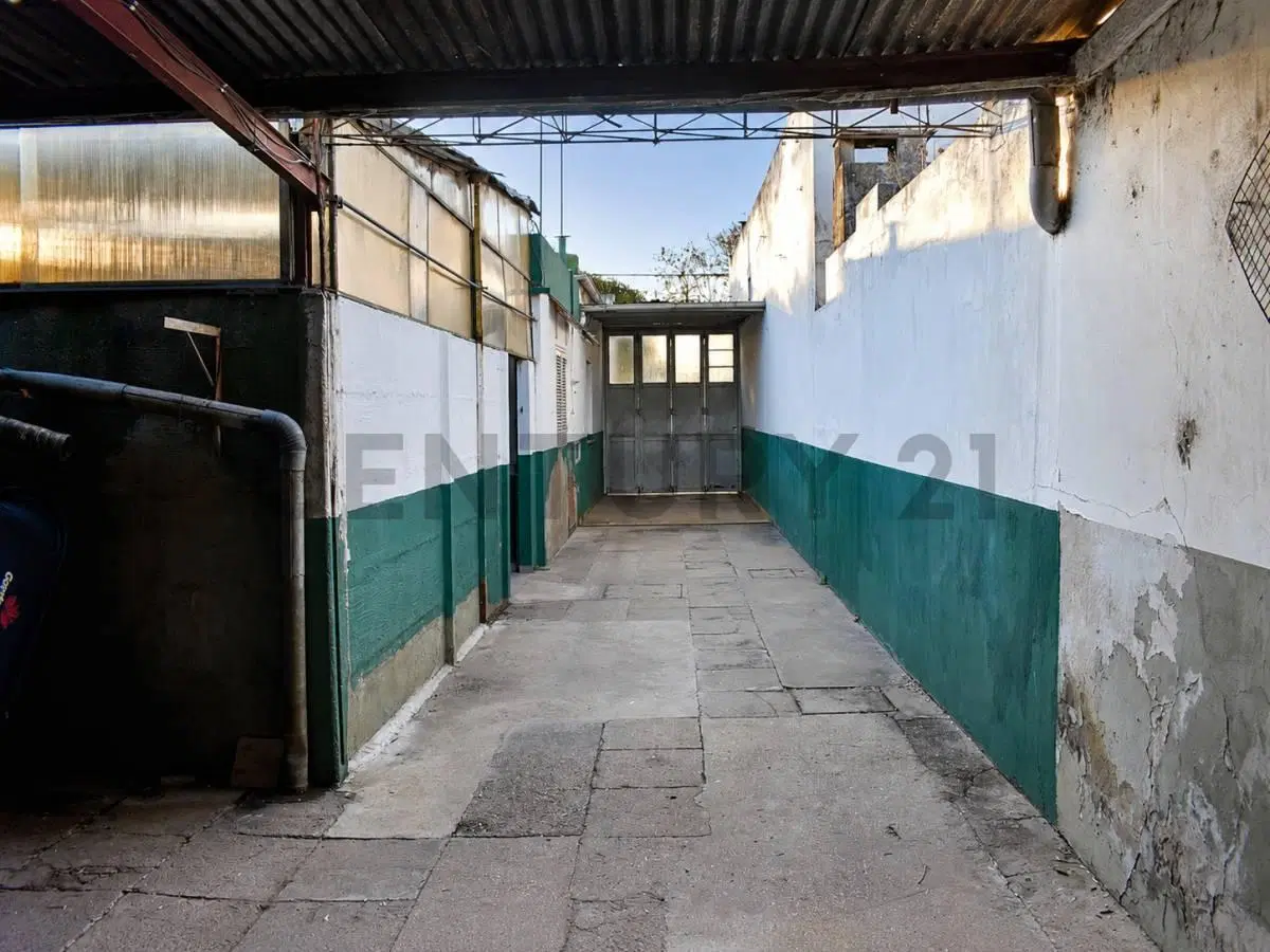 Casa de 3 dormitorios con cochera y galpón - Mauipu y Azcuenaga, Venado Tuerto. 4