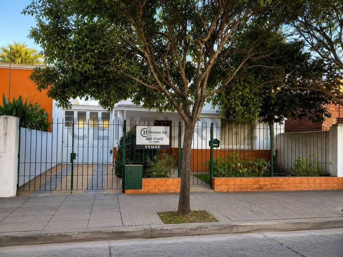 Casa de 3 dormitorios con cochera y galpón - Mauipu y Azcuenaga, Venado Tuerto. 5