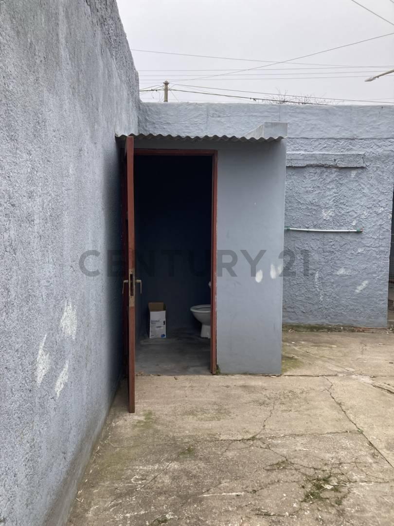 Foto de Casa con Local Comercial Rentado sobre lote de 428,75 m² | Excelente, imagen 3