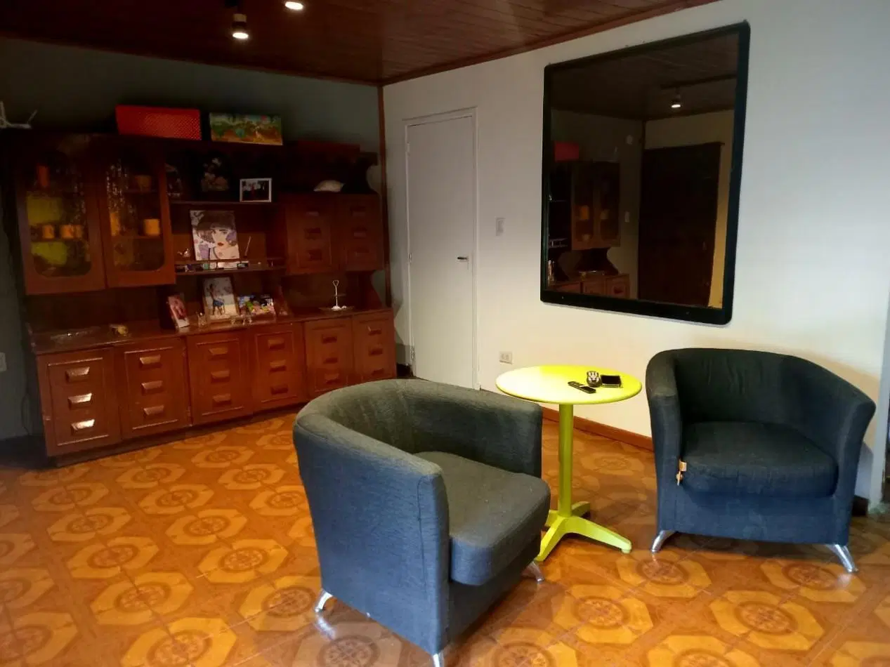 CASA 3 AMBIENTES CON DPTO 2 AMBIENTES EN BLOCK- BARRIO LAS HERAS 5