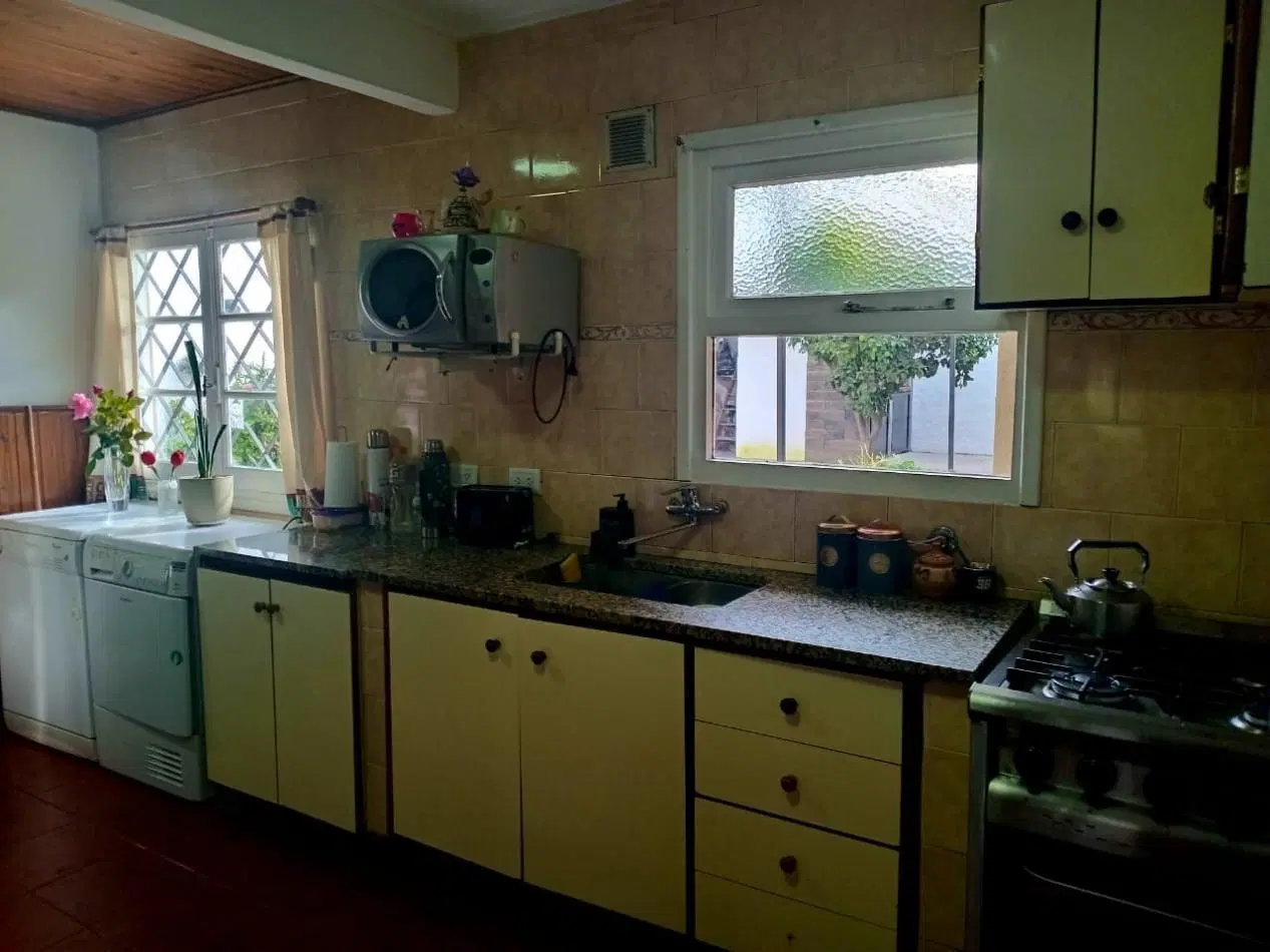 CASA 3 AMBIENTES CON DPTO 2 AMBIENTES EN BLOCK- BARRIO LAS HERAS 2