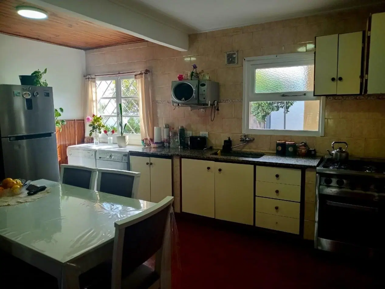 CASA 3 AMBIENTES CON DPTO 2 AMBIENTES EN BLOCK- BARRIO LAS HERAS 3