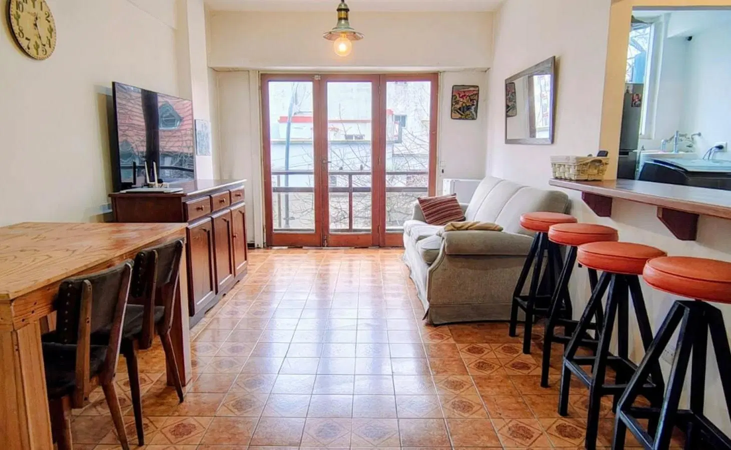 DPTO DE 4 AMBIENTES CON BALCON - LA PERLA - APTO CREDITO 5