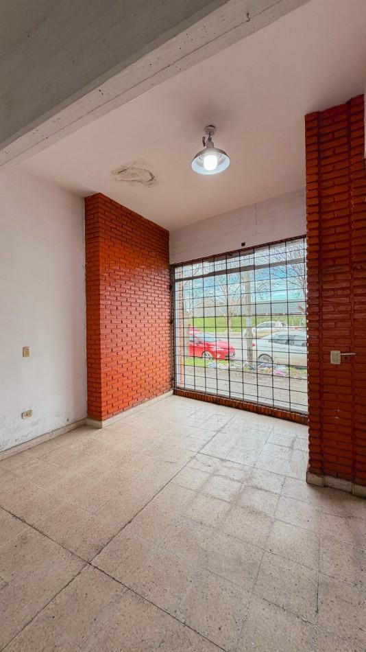 Foto de BODEGA COMERCIAL SOBRE AVENIDA JUAN B. JUSTO, imagen 4